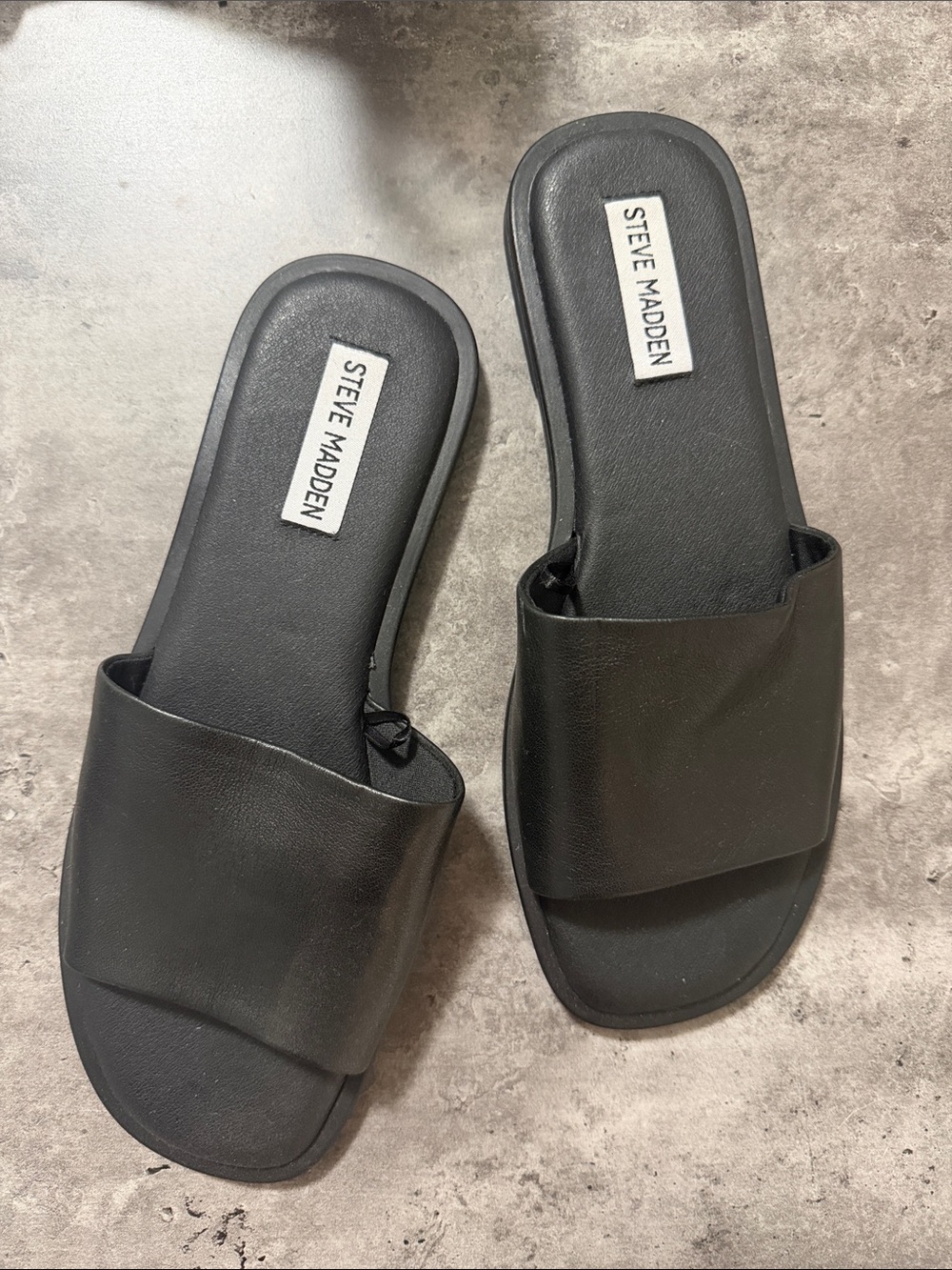 Steve Madden Black Wide-Band Slide Sandals